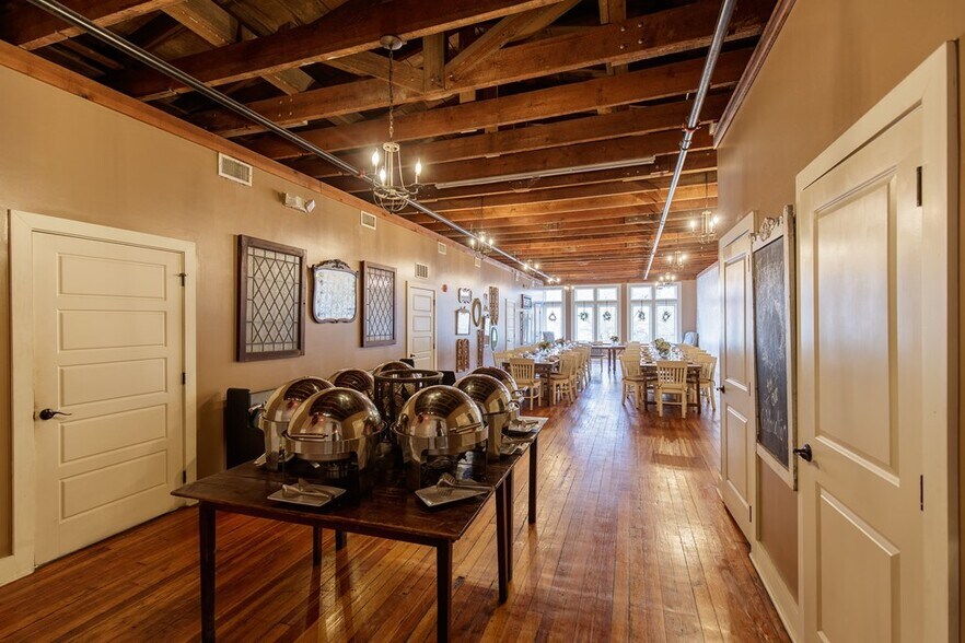 More Photos Of 132 N Patterson St, Valdosta Restaurant For Sale