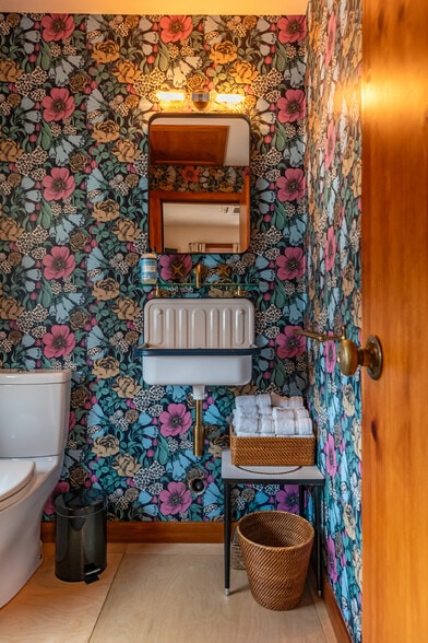 More Photos Of 1219 Abbot Kinney Blvd, Venice Storefront Retail Residential For Lease