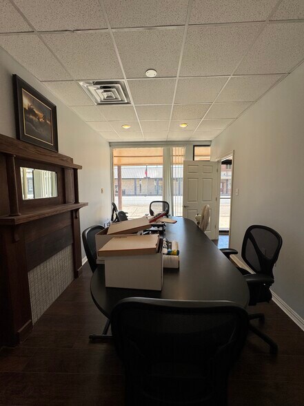 More Photos Of 115 Main st, Italy Office For Sale
