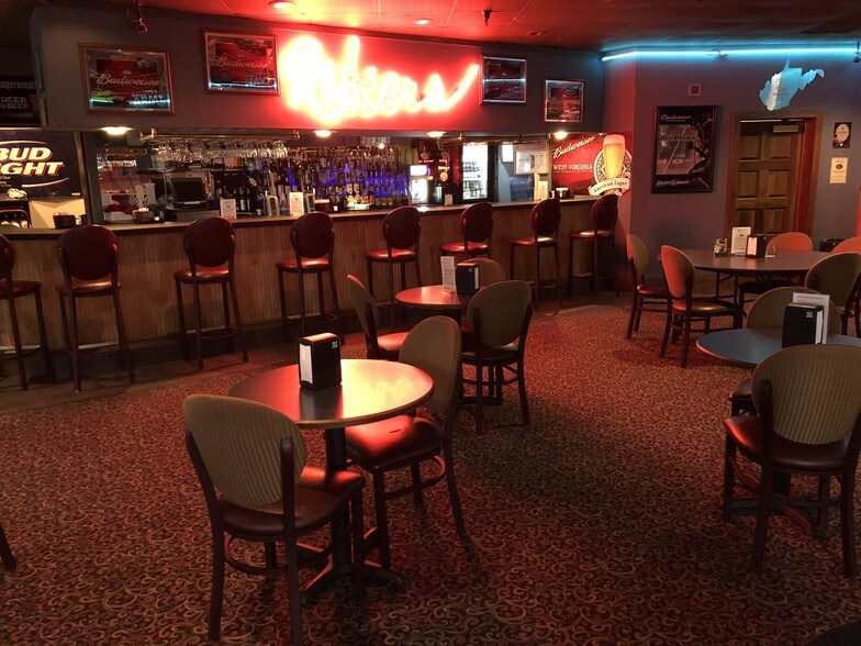 More Photos Of 340 Oyler Ave, Oak Hill Hotel For Lease
