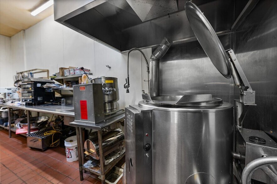 More Photos Of 560 Pine Knot Ave, Big Bear Lake Freestanding For Sale