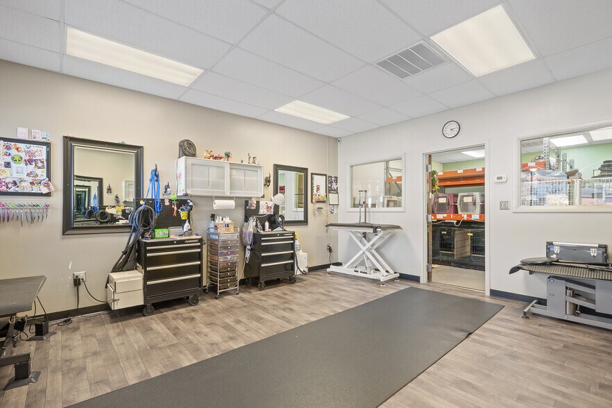 More Photos Of 18505 Statesville Rd, Cornelius Office For Sale