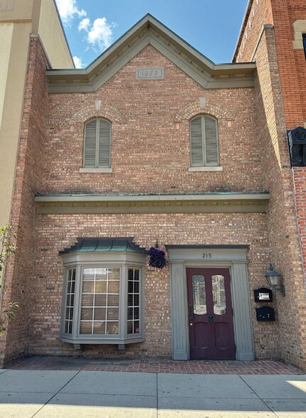 Primary Photo Of 215 N Washington St, Green Bay Loft Creative Space For Sale