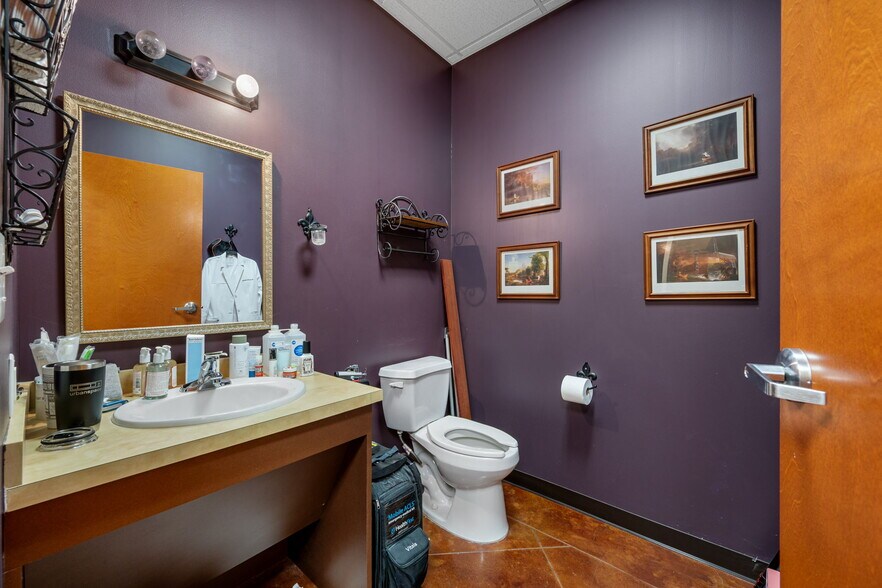 More Photos Of 7215 Wyoming Springs Dr, Round Rock Medical For Lease