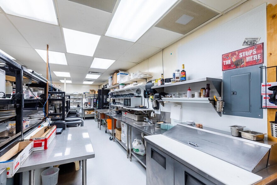 More Photos Of 117 Pine St, Pinedale Restaurant For Sale