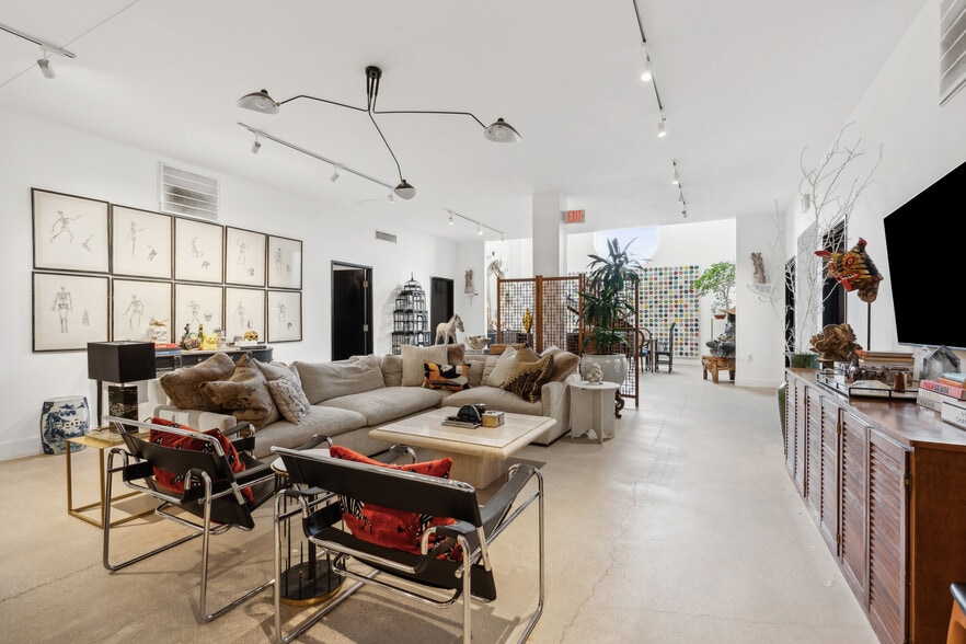 More Photos Of 3500 Easy St, Dallas Flex For Sale