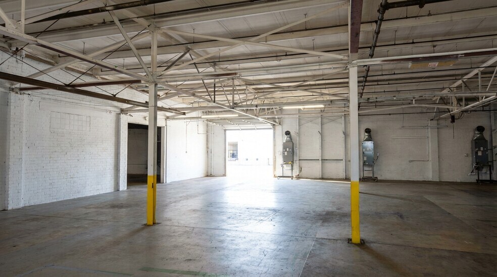 More Photos Of 2404 Hubbard St, Jacksonville Warehouse For Lease