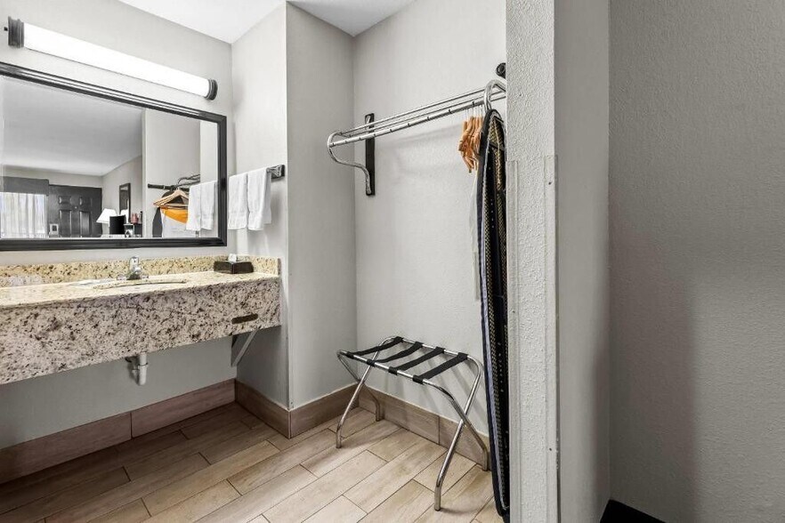More Photos Of 1035 Highway 49 S, Richland Hotel For Sale