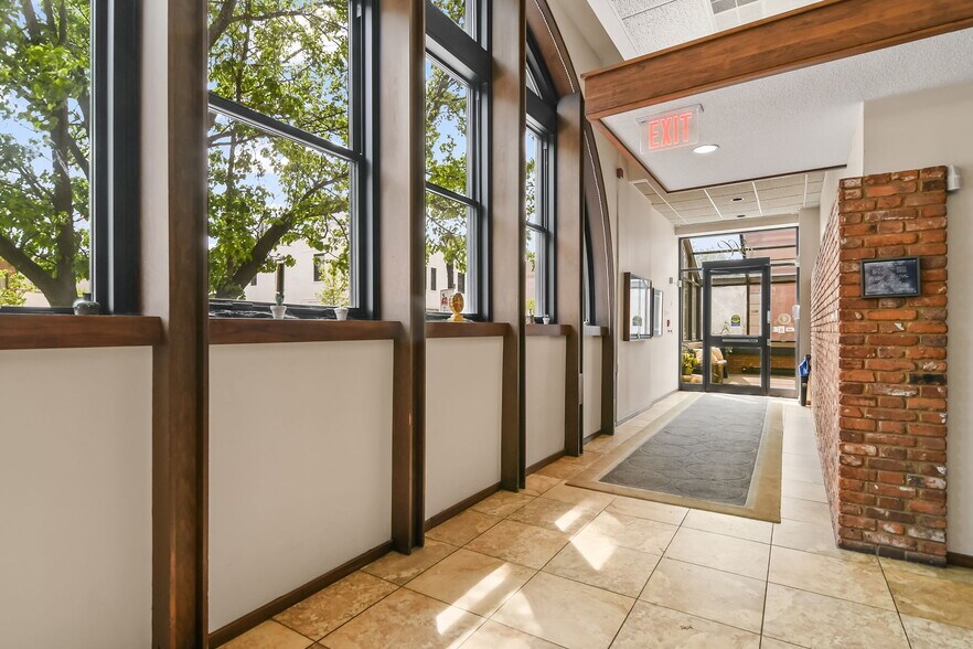 More Photos Of 227 E Adams St, Springfield Flex For Sale