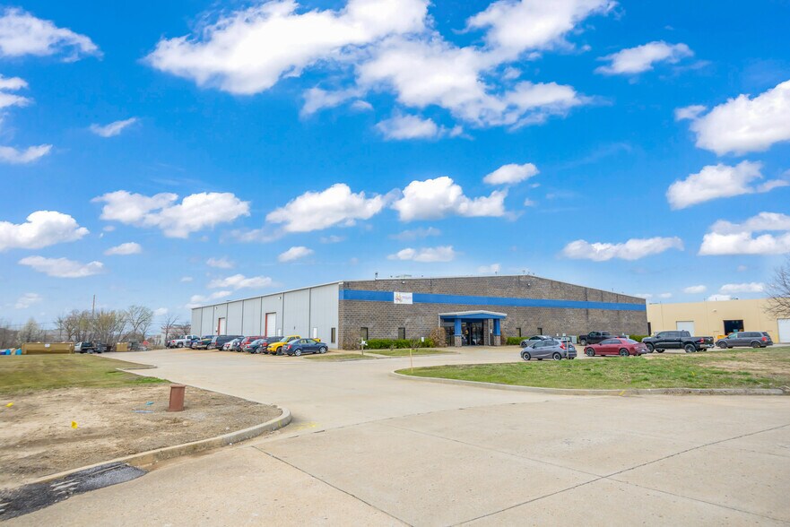 More Photos Of 2333 W Wichita St, Broken Arrow Manufacturing For Sale