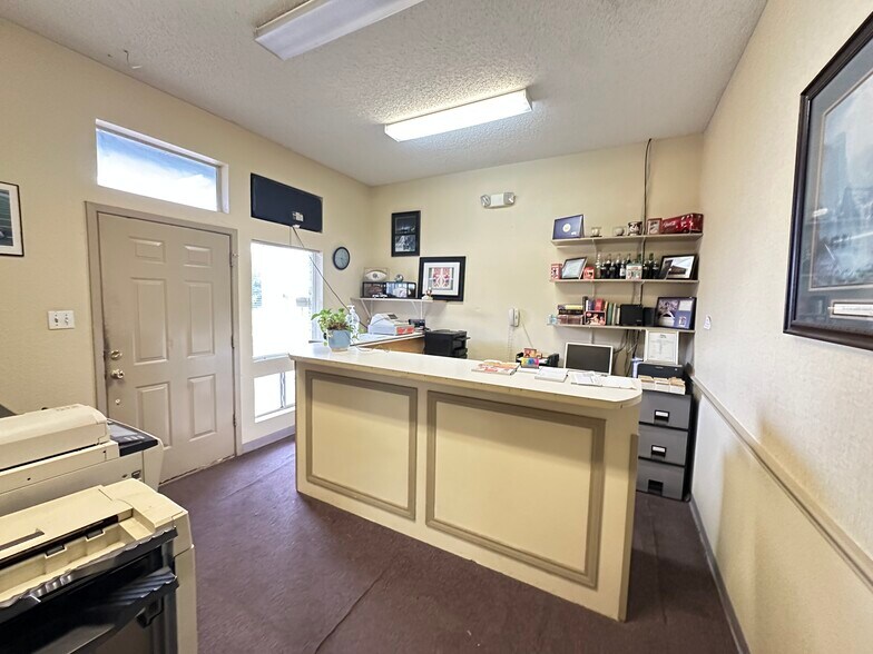 More Photos Of 1337 S Main St, Keller Freestanding For Sale