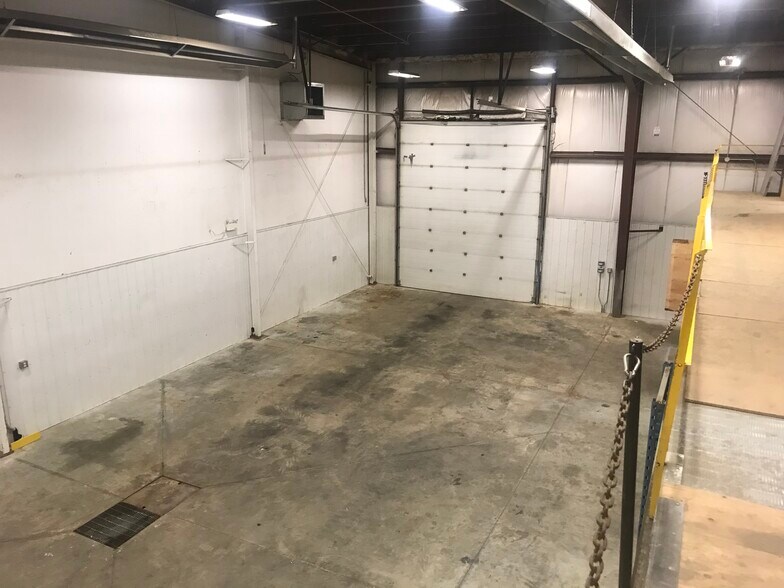 More Photos Of 18 Burnt Valley Ave, Red Deer Industrial For Sale