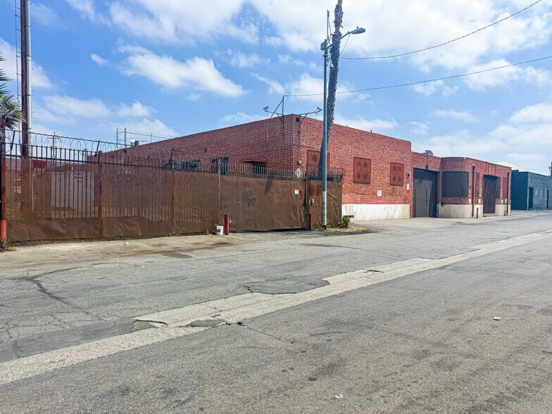 More Photos Of 707 E 62nd St, Los Angeles Manufacturing For Sale