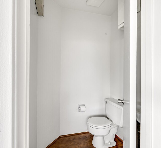 More Photos Of 201 N Indian Canyon Dr, Palm Springs Storefront Retail Office For Sale