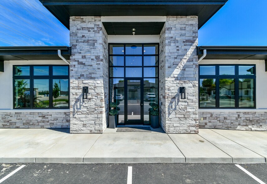 More Photos Of 3169 W Belltower Dr, Meridian Office For Sale