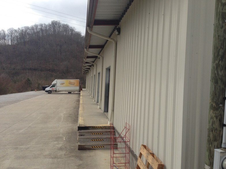 More Photos Of 8332 KY-1428, Allen Warehouse For Sale