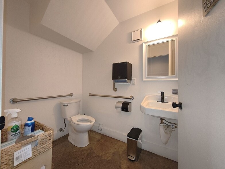 More Photos Of 2831 E Grand Blvd, Detroit Warehouse For Sale