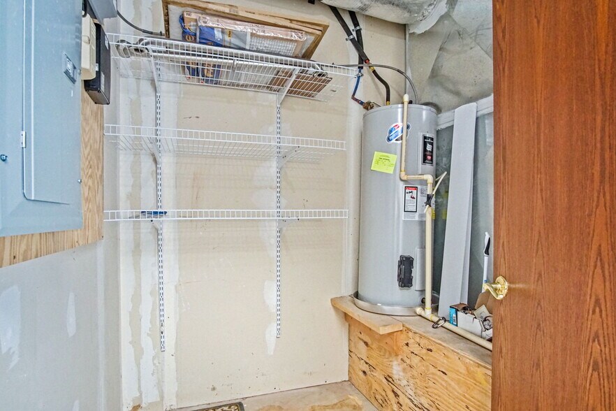 More Photos Of 1006 24th Ave NW, Norman Office For Sale