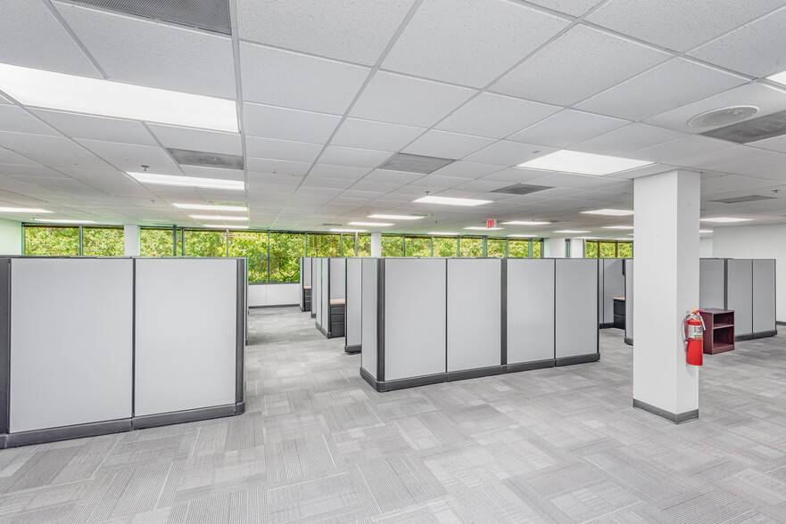 More Photos Of 7751 Belfort Pky, Jacksonville Office For Lease