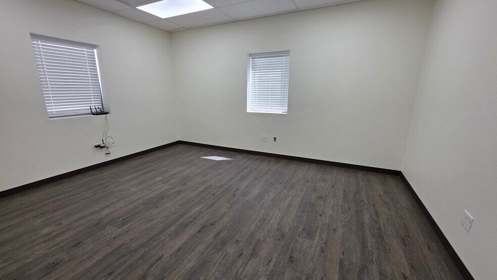 More Photos Of 8211 E County Road 62, Midland Warehouse For Sale