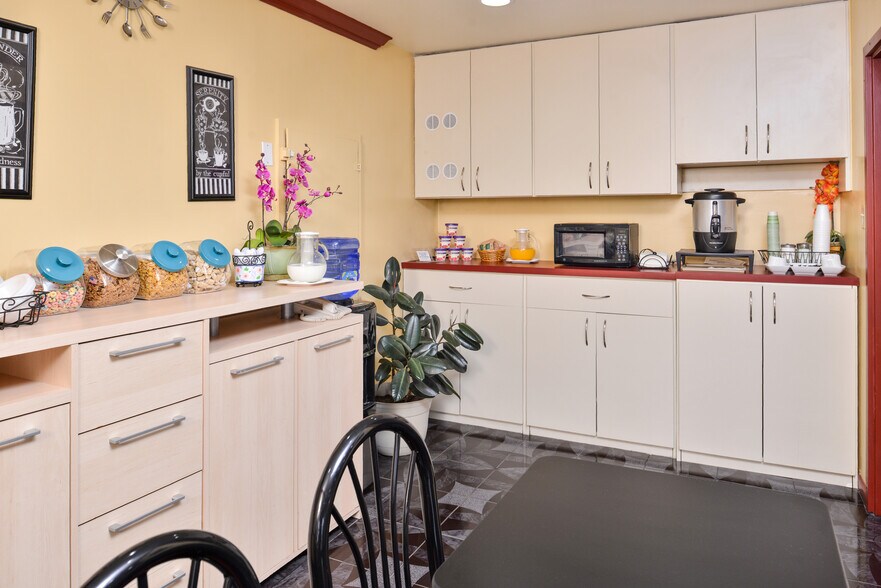 More Photos Of 15101 S Interstate 35, Buda Hotel For Sale