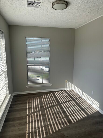 More Photos Of 2302 45th St, Galveston Office For Lease