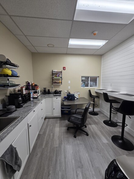 More Photos Of 2944 Betz Ct, Orefield Warehouse For Sale