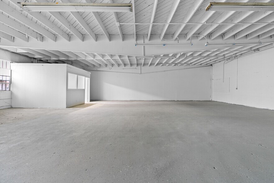 More Photos Of 7210-7218 Hinds Ave, North Hollywood Warehouse For Lease