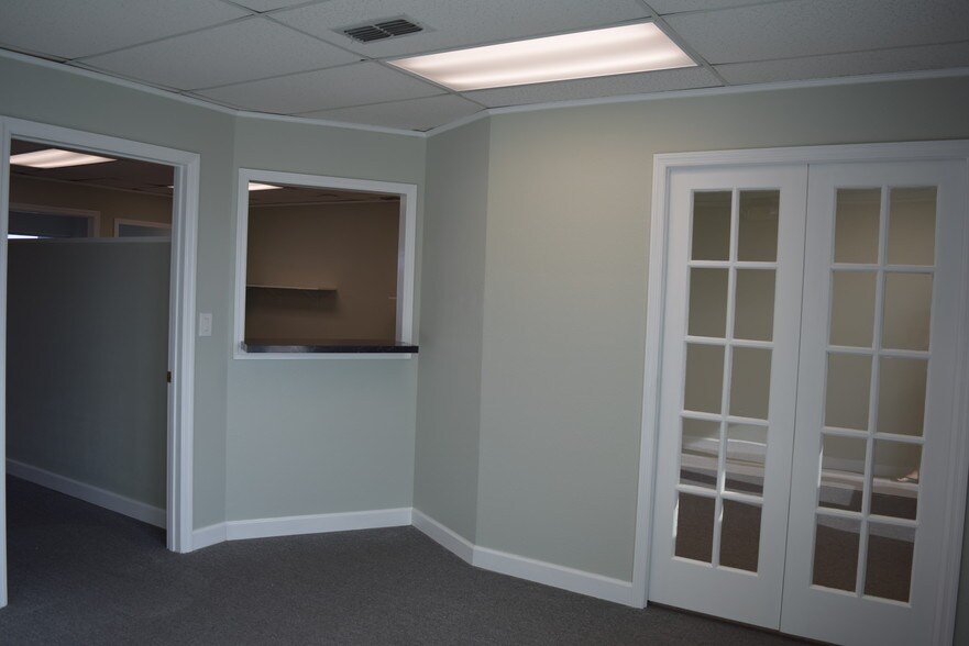 More Photos Of 1460 S McCall Rd, Englewood Medical For Sale