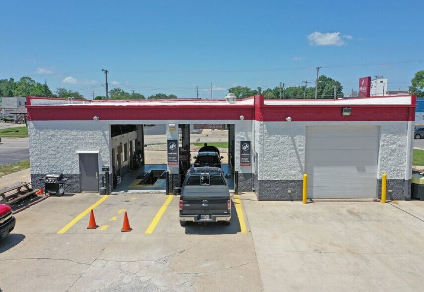 More Photos Of 640 N Wayne St, Angola Auto Repair For Sale