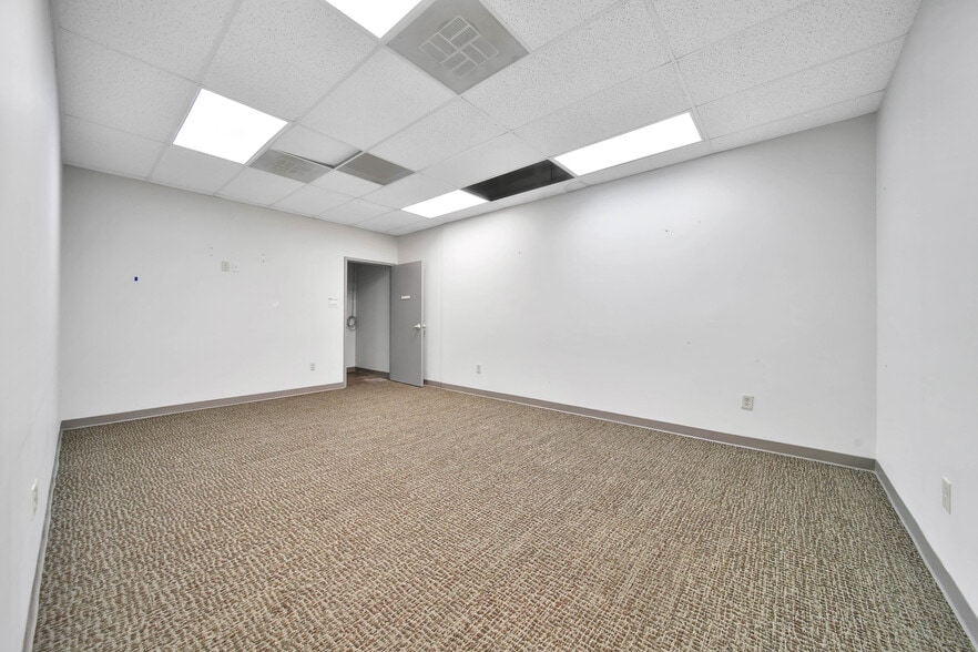 More Photos Of 12036 Airline Dr, Houston Medical For Sale