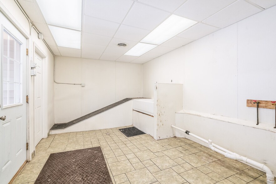 More Photos Of 503 E Russell Rd, Tecumseh Specialty For Sale