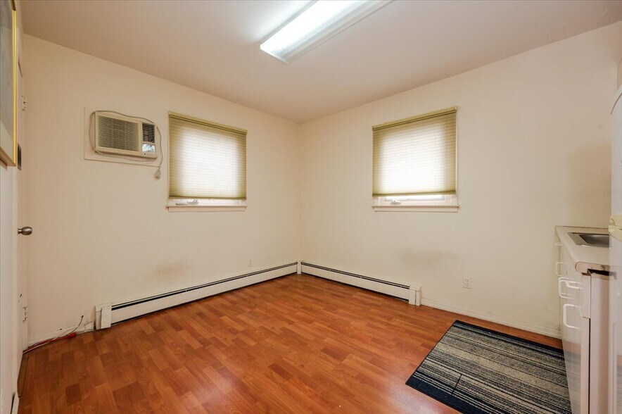 More Photos Of 930 Sunrise Hwy, North Babylon Office For Sale