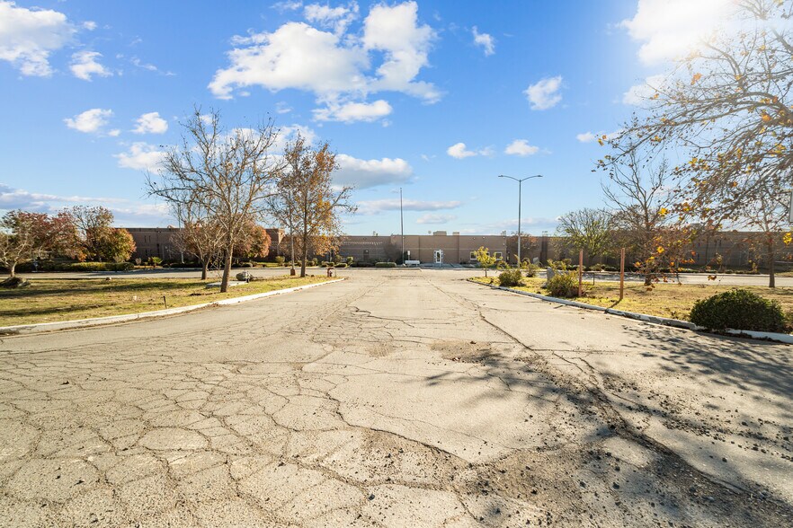 More Photos Of 185 W Gale Ave, Coalinga Correctional Facility For Sale