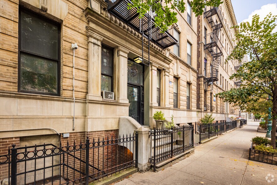 More Photos Of 411-421 Manhattan Ave, New York Apartments For Sale