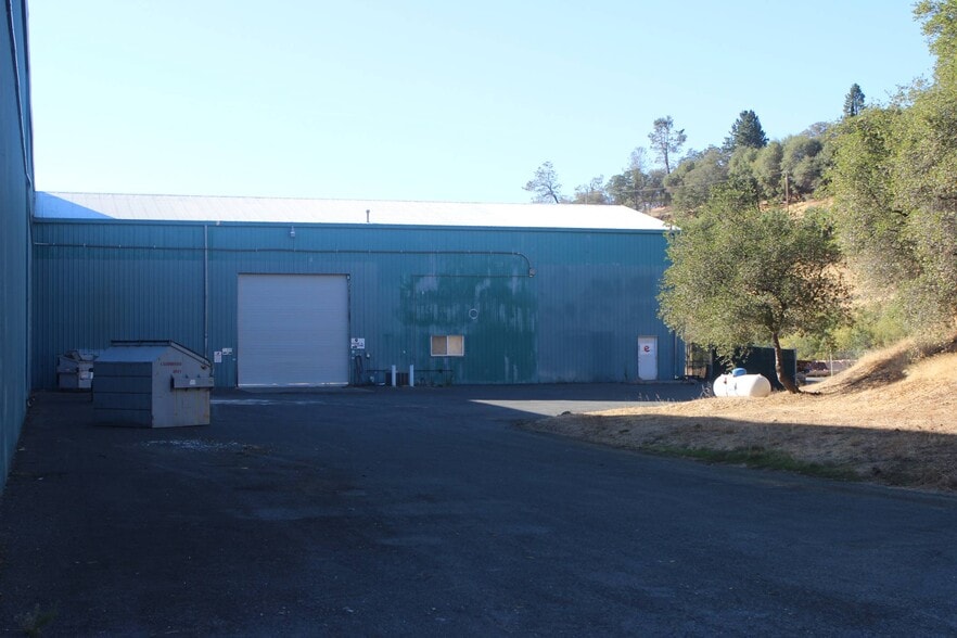 More Photos Of 9196 Ridge Rd, Newcastle Industrial For Lease