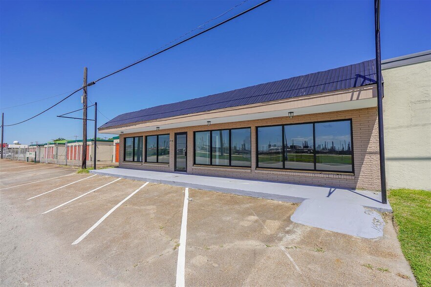More Photos Of 1710 Texas Ave, Texas City General Retail For Sale