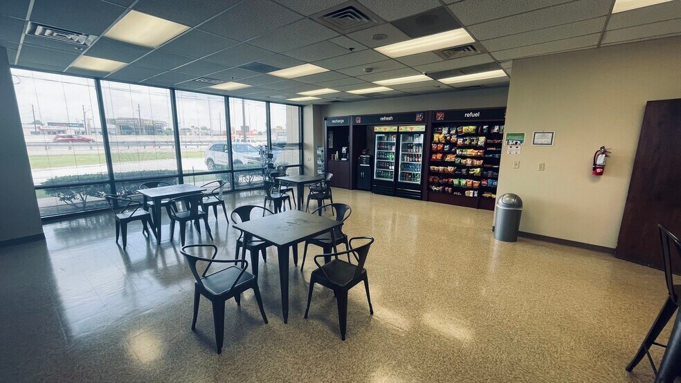 More Photos Of 800 W Airport Fwy, Irving Office For Lease