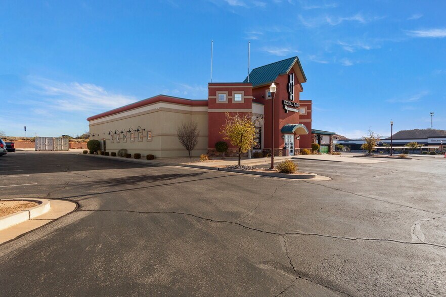 More Photos Of 2400 N Town Center Dr, Washington Restaurant For Sale