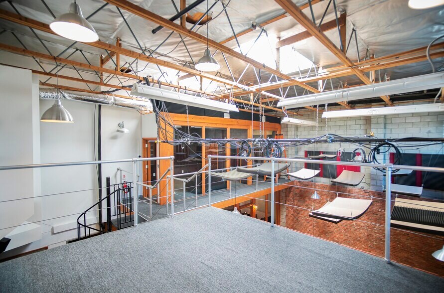 More Photos Of 8950-8956 Ellis Ave, Los Angeles Showroom For Lease