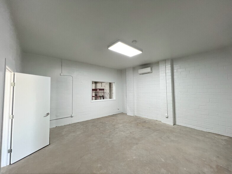 More Photos Of 1938 Singleton Blvd, Dallas Light Distribution For Lease