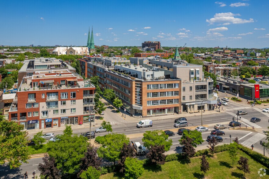 More Photos Of 7345 Boul Saint-Laurent, Montréal Storefront Retail Residential For Sale
