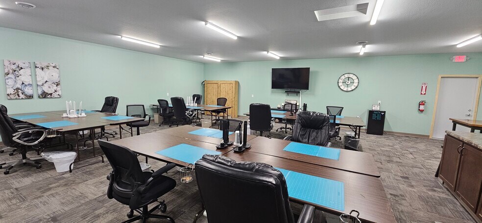 More Photos Of 2235 N Clairemont Ave, Eau Claire Freestanding For Sale