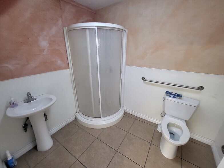 More Photos Of 1380 E Sahara Ave, Las Vegas Medical For Sale