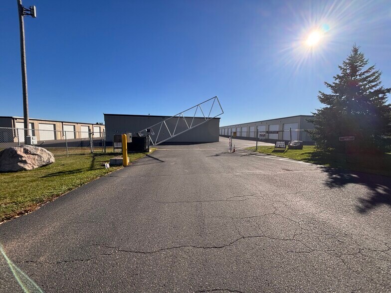 More Photos Of 1439 7th St, Houlton Self Storage For Sale