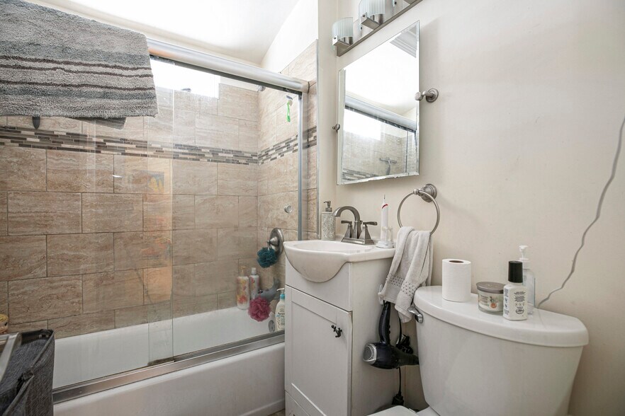 More Photos Of 2014-2016 Peyton Ave, Burbank Apartments For Sale