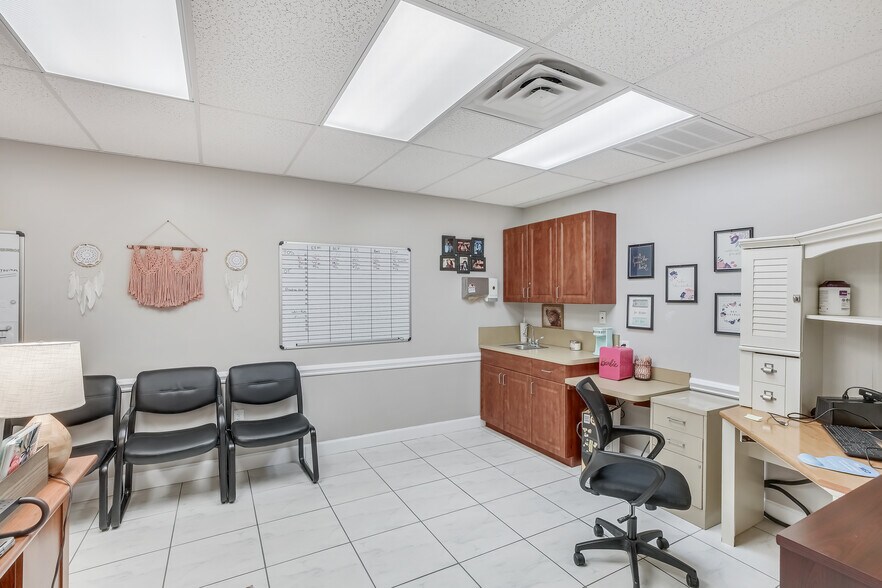 More Photos Of 13214 Palm Beach Blvd, Fort Myers Medical For Sale