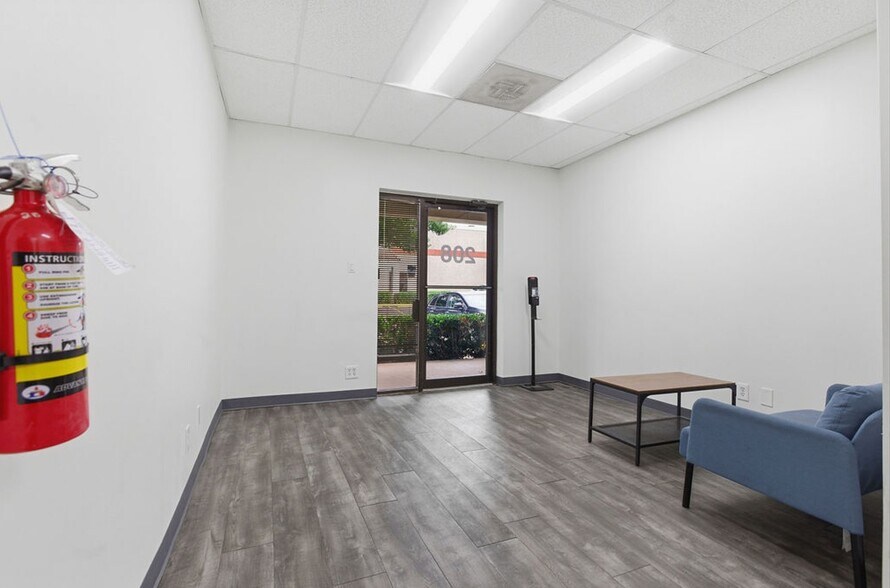 More Photos Of 1300 E Arapaho Rd, Richardson Light Distribution For Lease