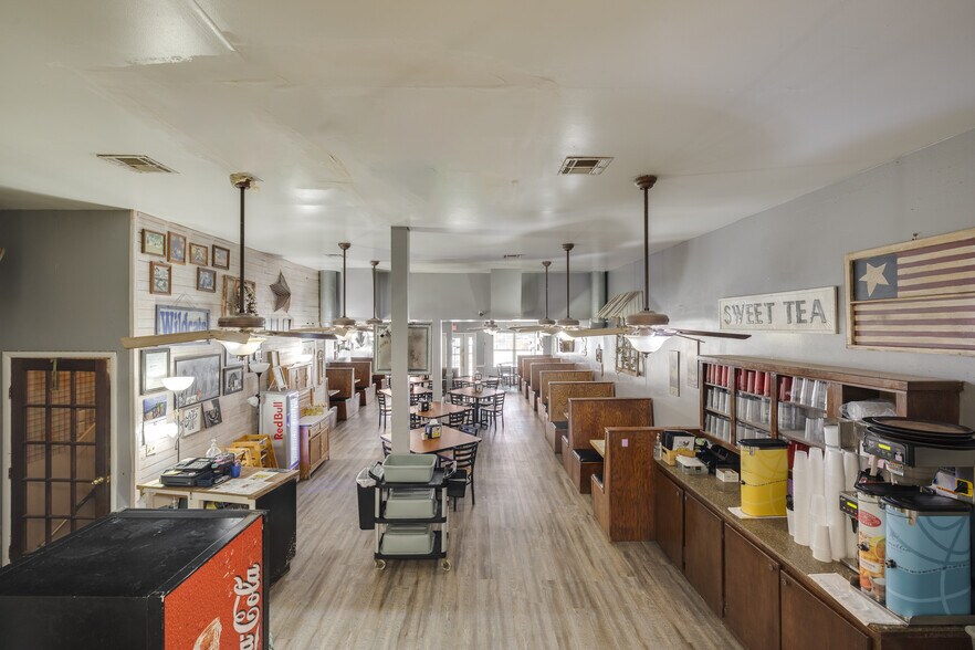 More Photos Of 123 S Broadway St, Checotah Restaurant For Sale