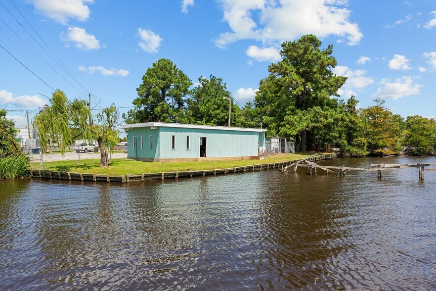 More Photos Of 1054 E Main St, Washington General Retail For Sale